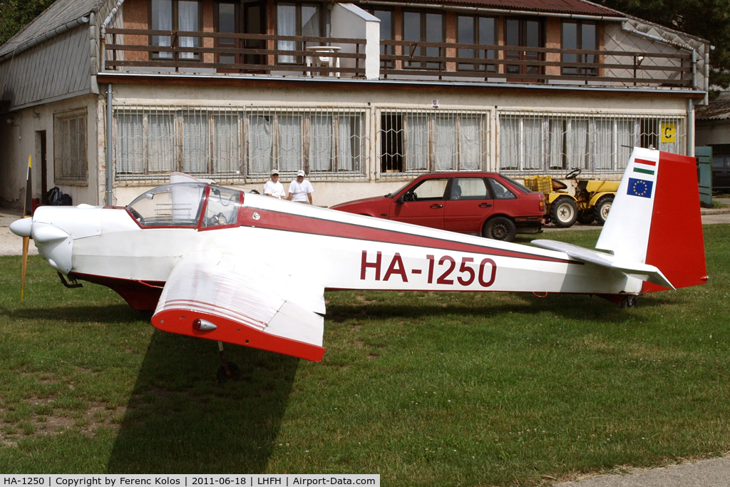 HA-1250, 1968 Scheibe SF-25B Falke C/N 4632, Farkashegy