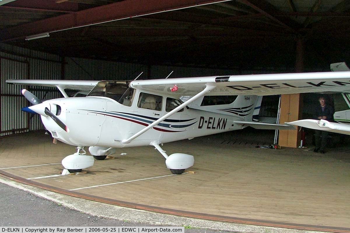 D-ELKN, Cessna 172R C/N 17281208, Seen here at Damme~D.