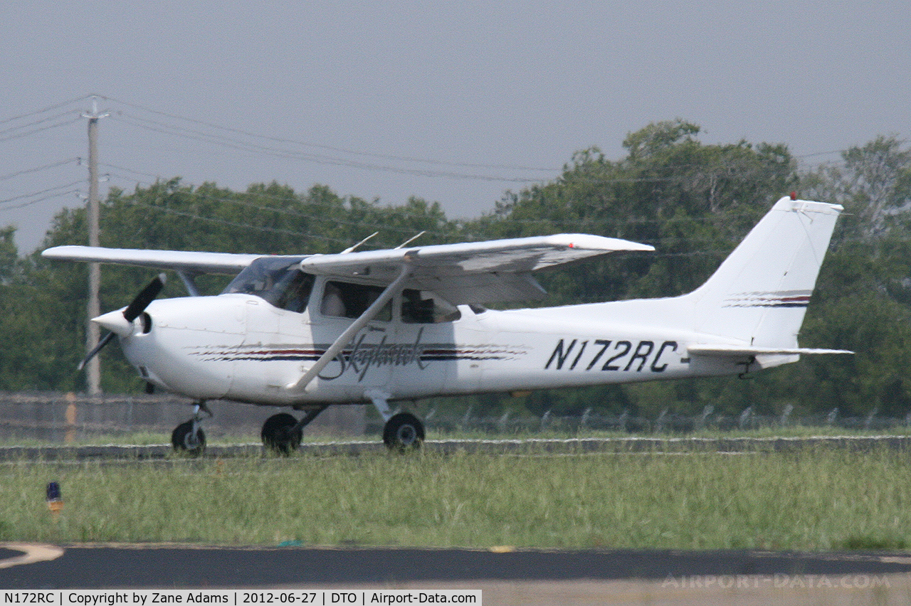 N172RC, 1997 Cessna 172R C/N 17280204, At Denton Municipal Airport