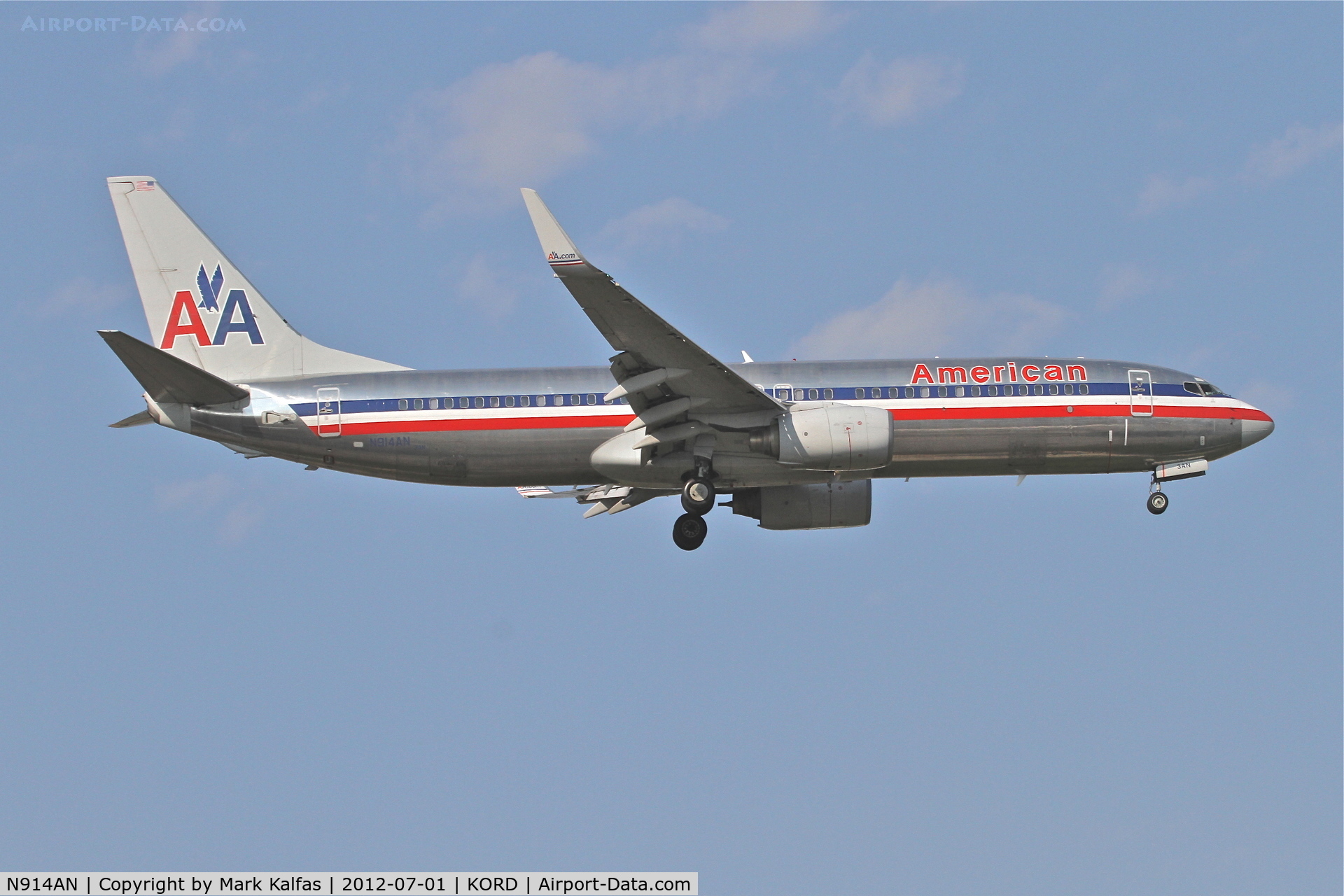 N914AN, 1999 Boeing 737-823 C/N 29515, American Airlines Boeing 737-823, AAL874 arriving from Los Angeles International /KLAX, RWY 14R approach KORD.