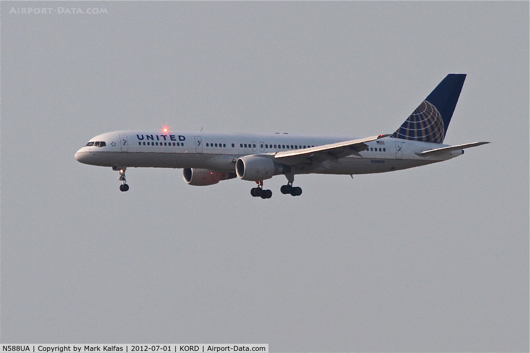 N588UA, 1993 Boeing 757-222 C/N 26717, United Airlines Boeing 757-222, UAL586 arriving from KSFO, RWY 27L approach KORD.