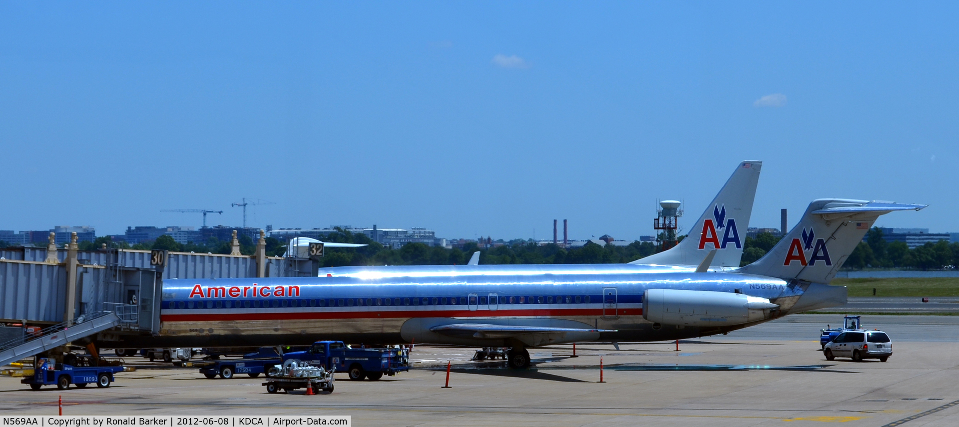 N569AA, 1987 McDonnell Douglas MD-83 (DC-9-83) C/N 49351, DCA, VA