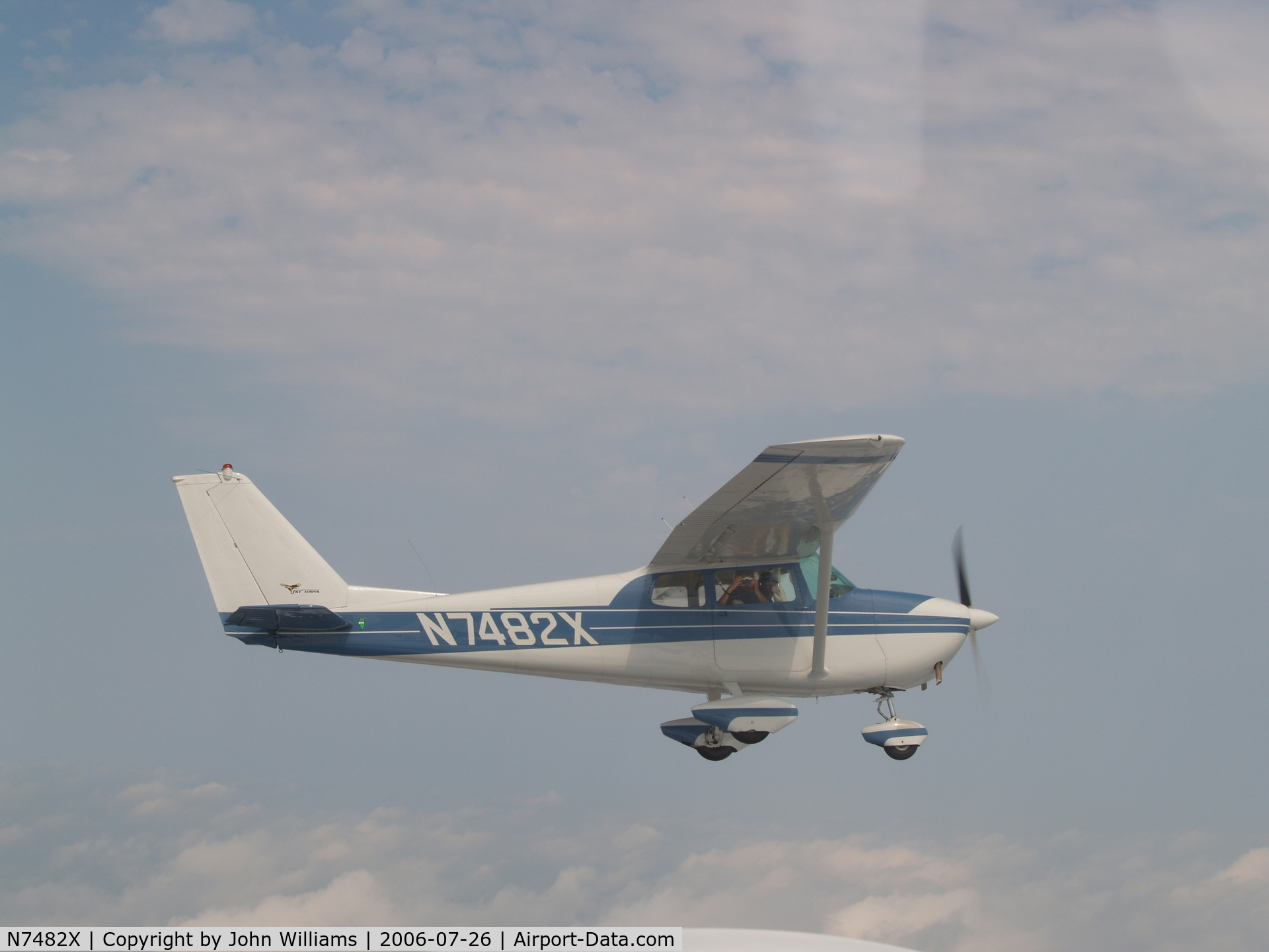 N7482X, 1960 Cessna 172B C/N 17247982, Enroute to Oshkosh 2006