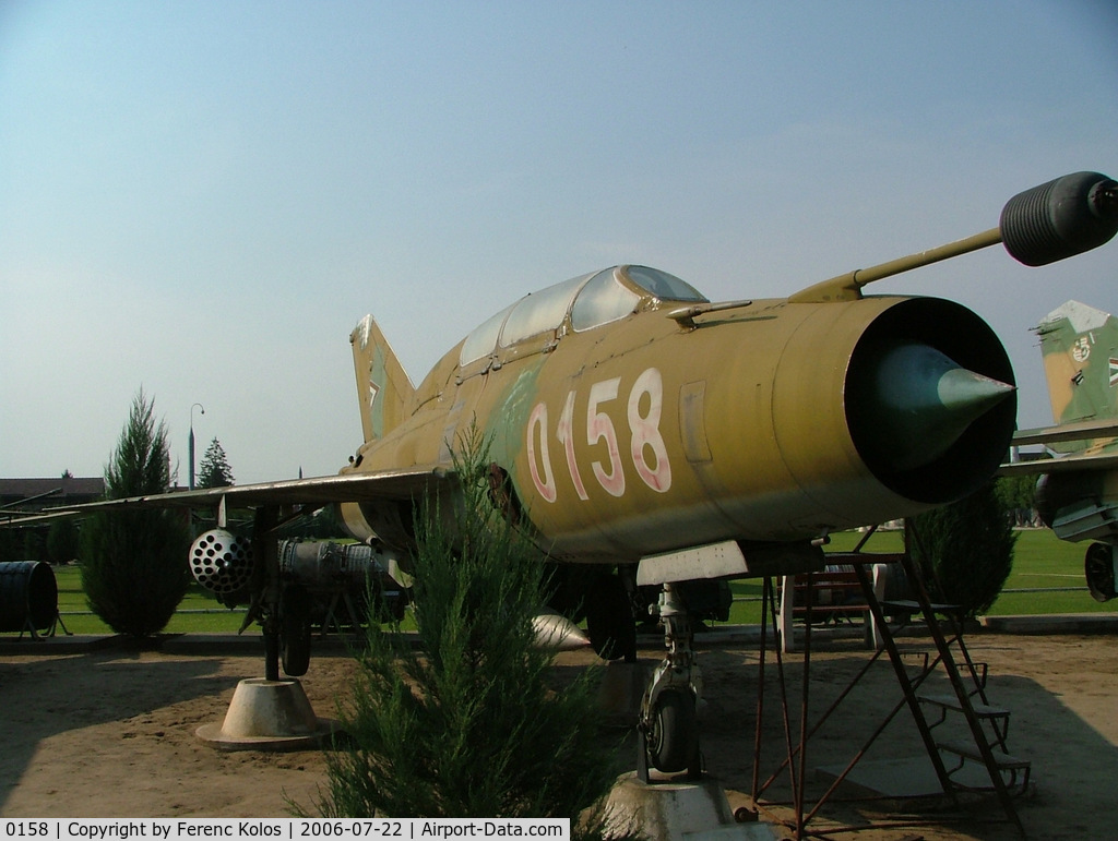 0158, 1971 Mikoyan-Gurevich MiG-21UM C/N 51690158, Kecel