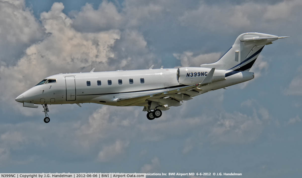 N399NC, 2011 Bombardier Challenger 300 (BD-100-1A10) C/N 20847, on final
