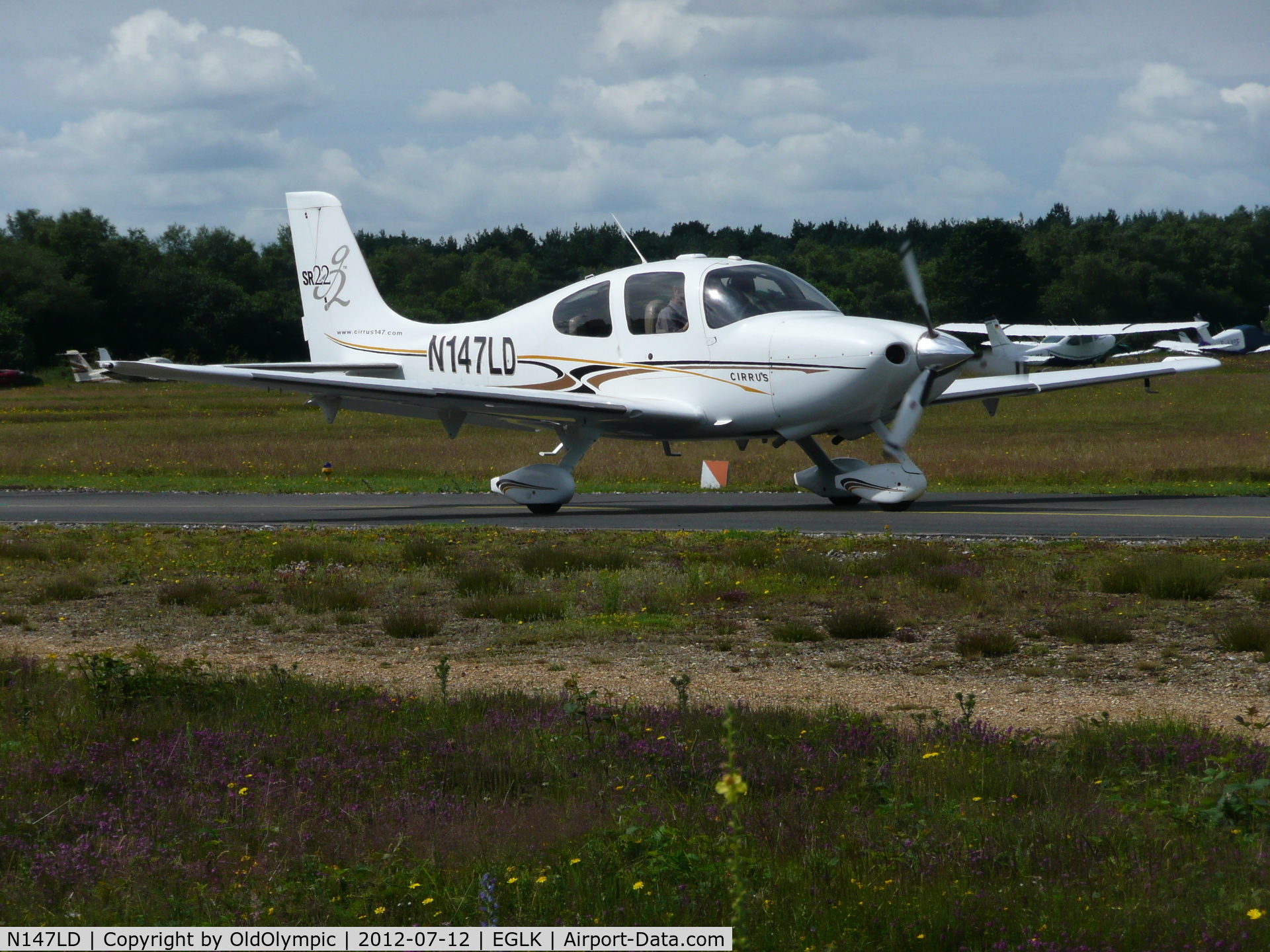 N147LD, 2004 Cirrus SR22 G2 C/N 0937, Holding for departure RW25