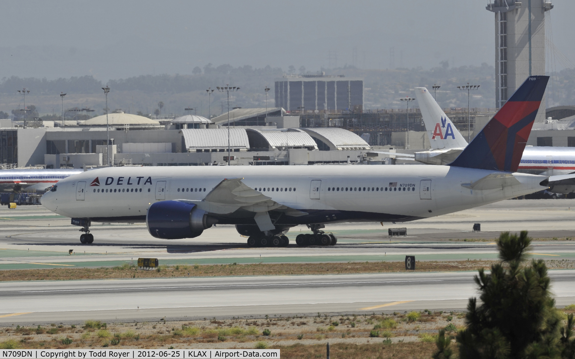 N709DN, 2010 Boeing 777-232/LR C/N 40559, Taxiing to gate after arriving at LAX on 25L