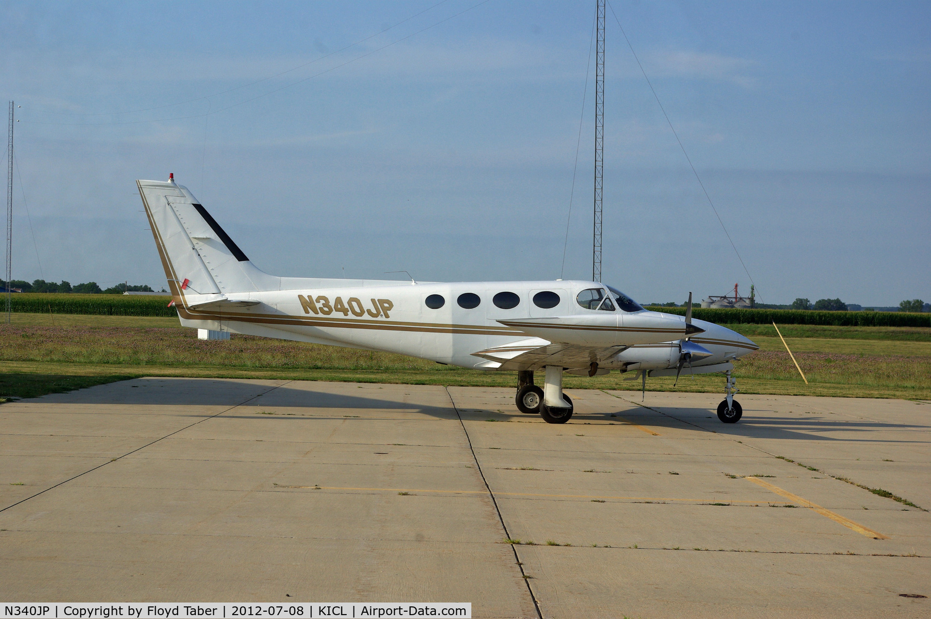 N340JP, 1973 Cessna 340 C/N 340-0232, On the ramp