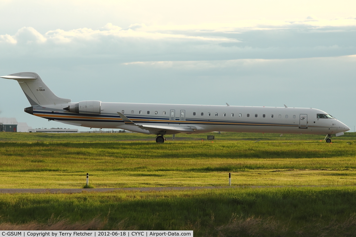 C-GSUM, 2008 Bombardier CRJ-900 (CL-600-2D24) C/N 15158, Early morning departure from Calgary