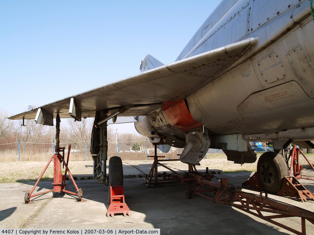 4407, 1971 Mikoyan-Gurevich MiG-21MF C/N 964407, Csepel