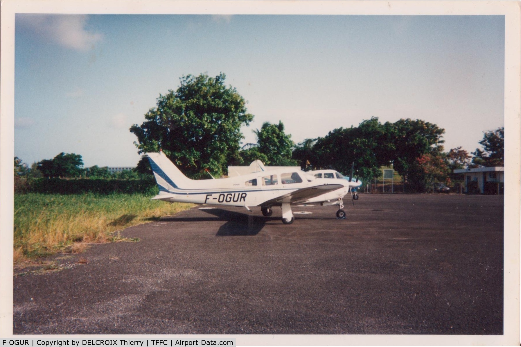 F-OGUR, Piper PA-28R-201 Cherokee Arrow III C/N 28R-7837041, Crasher le 26 octobre 1998 à Gourbeyre.