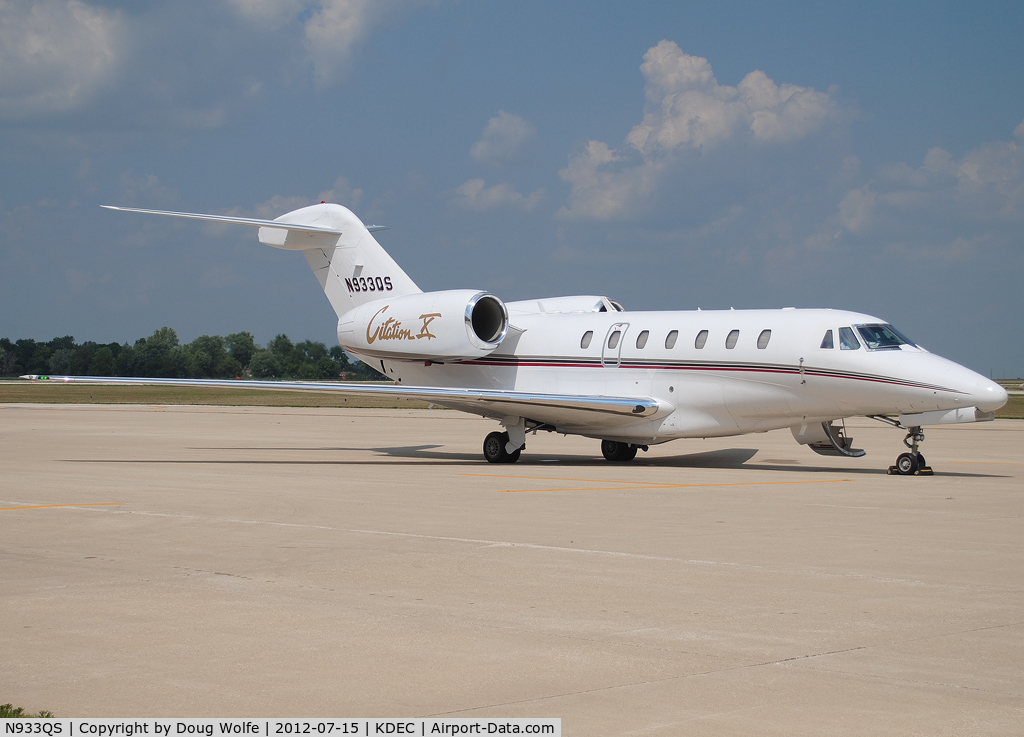 N933QS, 2000 Cessna 750 Citation X Citation X C/N 750-0133, In from Salt Lake City at Decatur, Illinois.  Moments away from departure to Milwaukee.