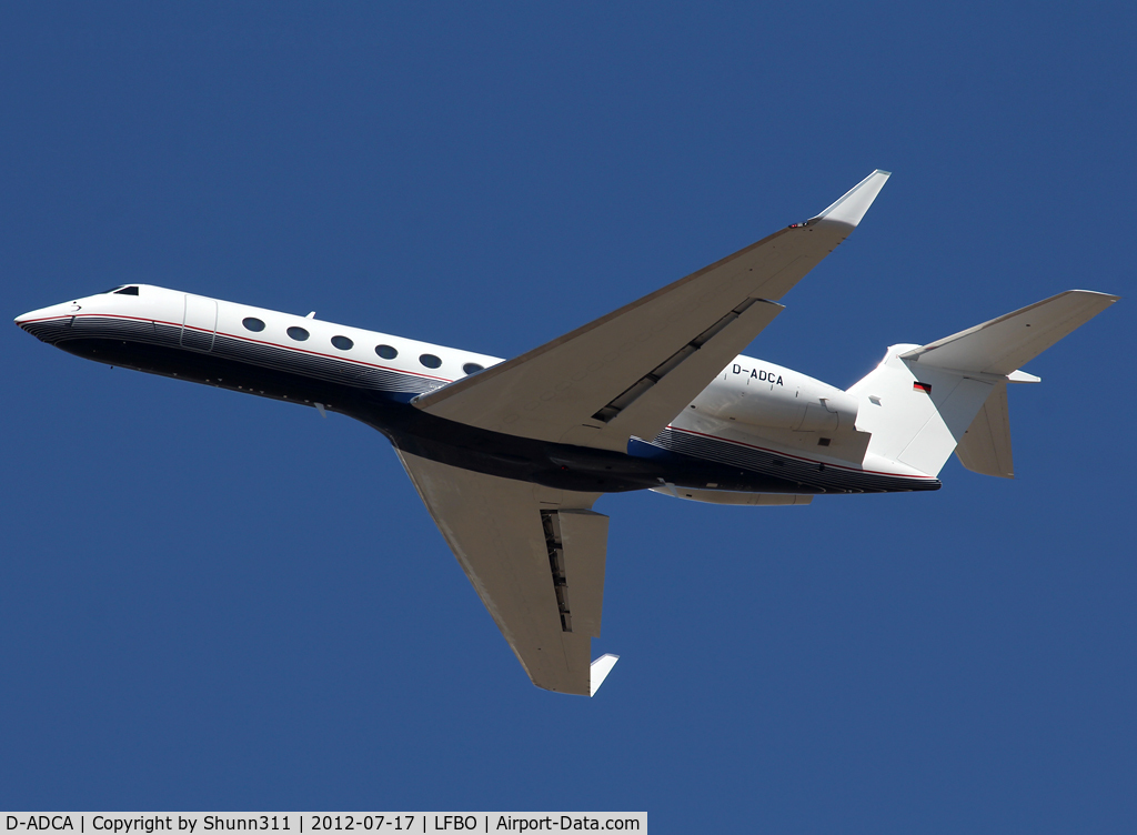 D-ADCA, 2006 Gulfstream Aerospace GV-SP (G550) C/N 5114, Taking off from rwy 32L