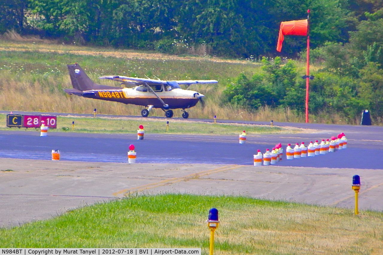 N984BT, 1998 Cessna 172R C/N 17280431, Just landed back at BVI