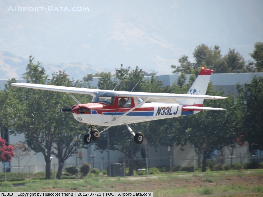 N33LJ, 1978 Cessna 152 C/N 15282023, Getting ready to touch down