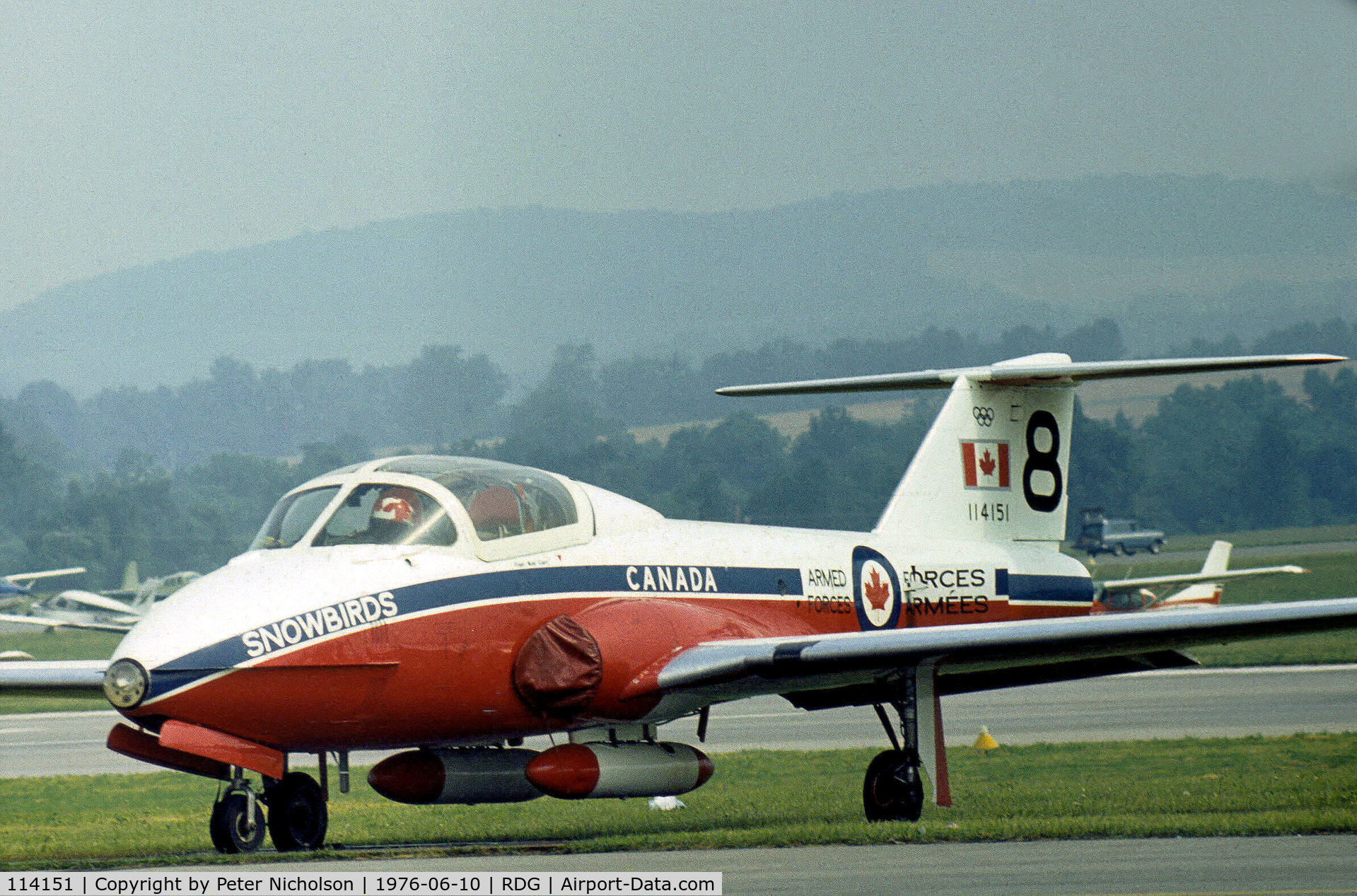 114151, 1971 Canadair CT-114 Tutor C/N 1151, CT-114 Tutor of the Canadian Armed Forces Snowbirds aerobatic display team on the flight-line at the 1976 Reading Airshow.