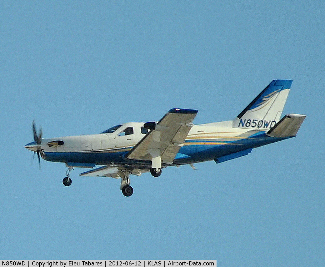 N850WD, Socata TBM-700 C/N 498, Taken on final approach to McCarran International Airport.