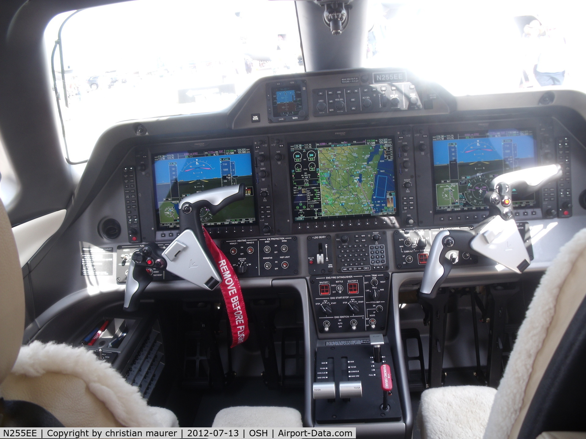 N255EE, 2012 Embraer EMB-500 Phenom 100 C/N 50000255, emb-500 flight deck