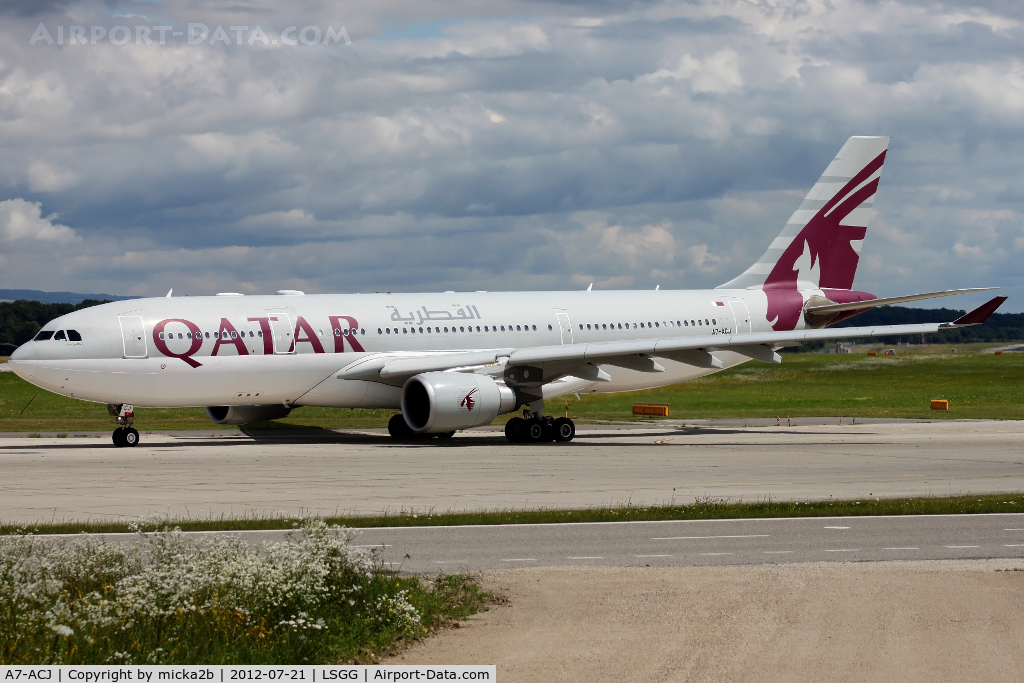 A7-ACJ, 2006 Airbus A330-202 C/N 760, Taxiing to departure in 05 for Doha