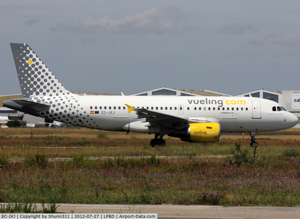 EC-JXJ, 2006 Airbus A319-111 C/N 2889, Taxiing holding point rwy 23 for departure...