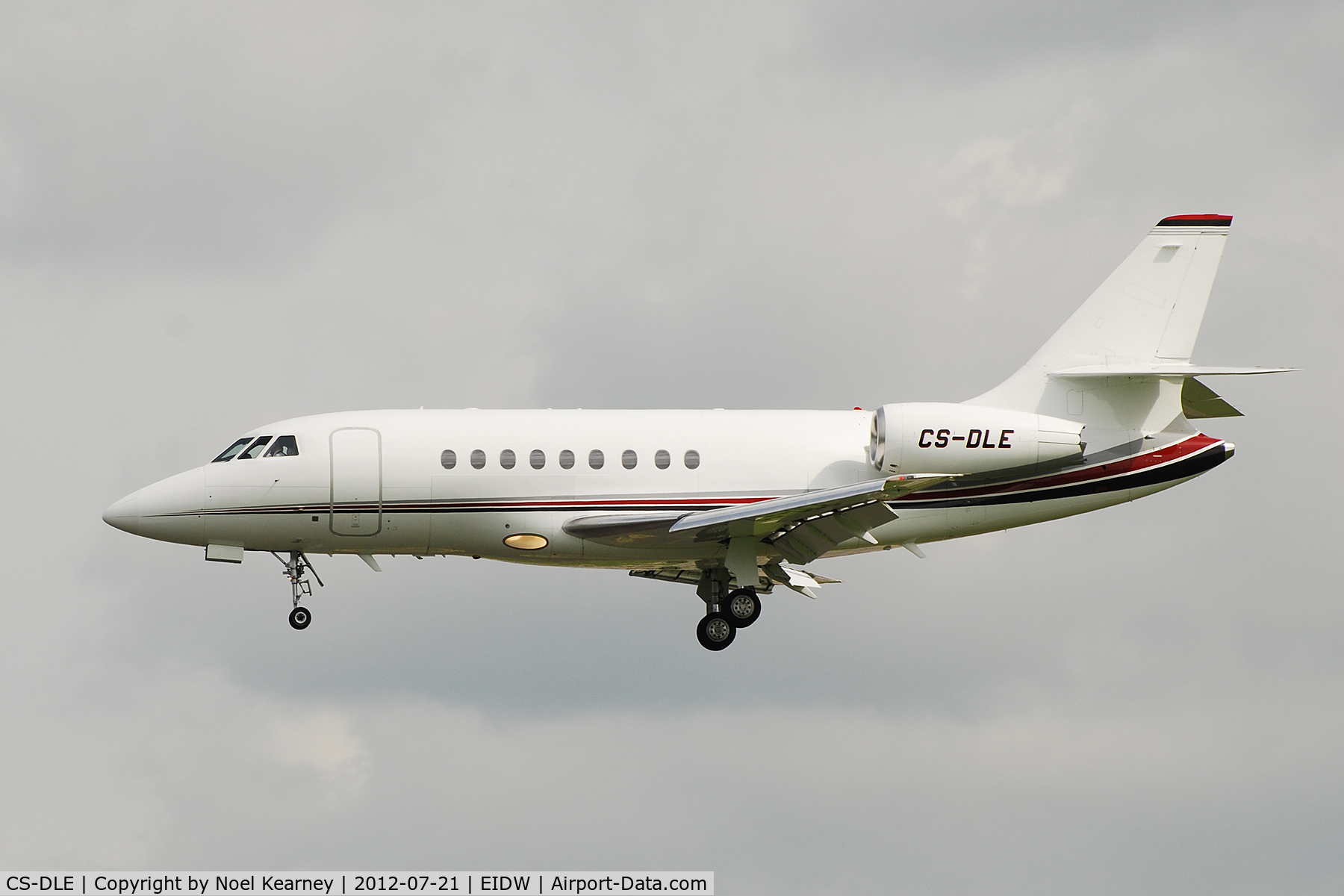 CS-DLE, 2007 Dassault Falcon 2000EX C/N 127, Landing Rwy 28 at EIDW