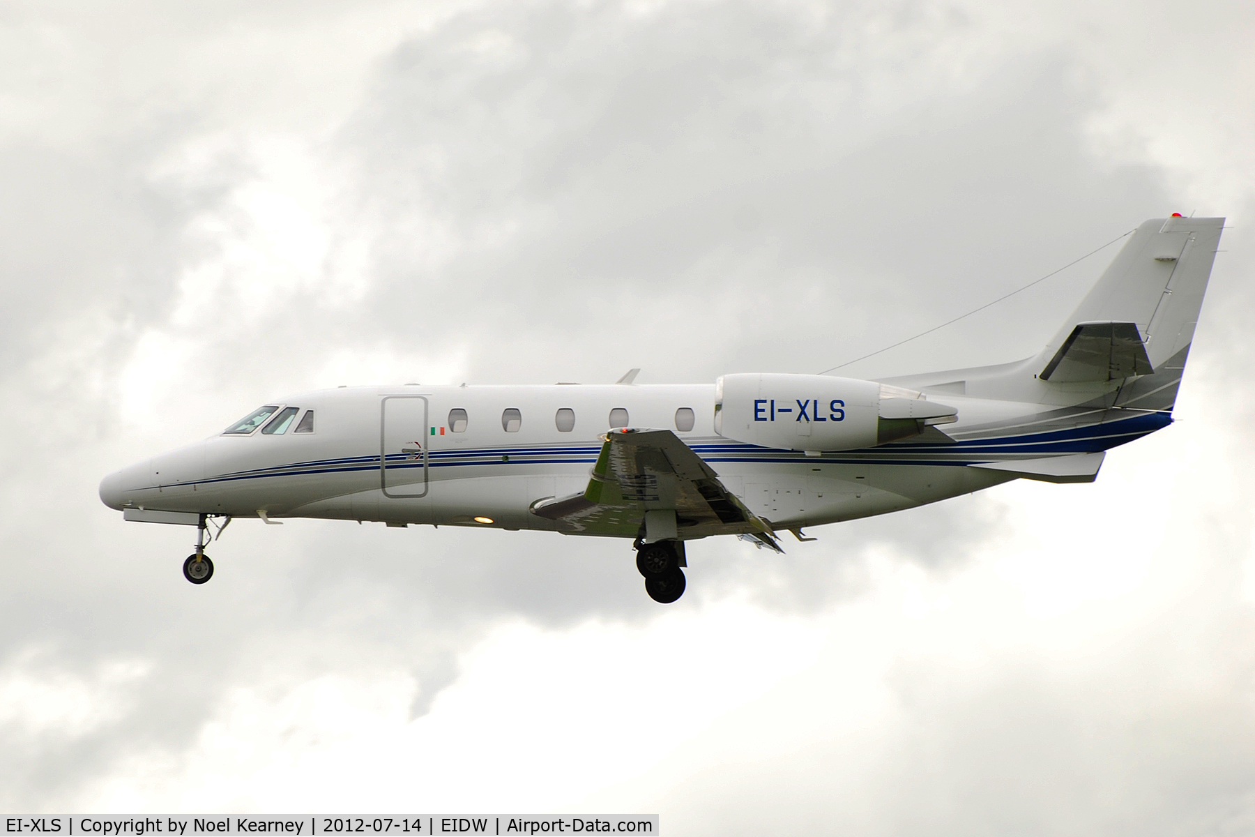 EI-XLS, 2006 Cessna 560XLS Citation Excel C/N 560-5666, Landing Rwy 28 at EIDW.