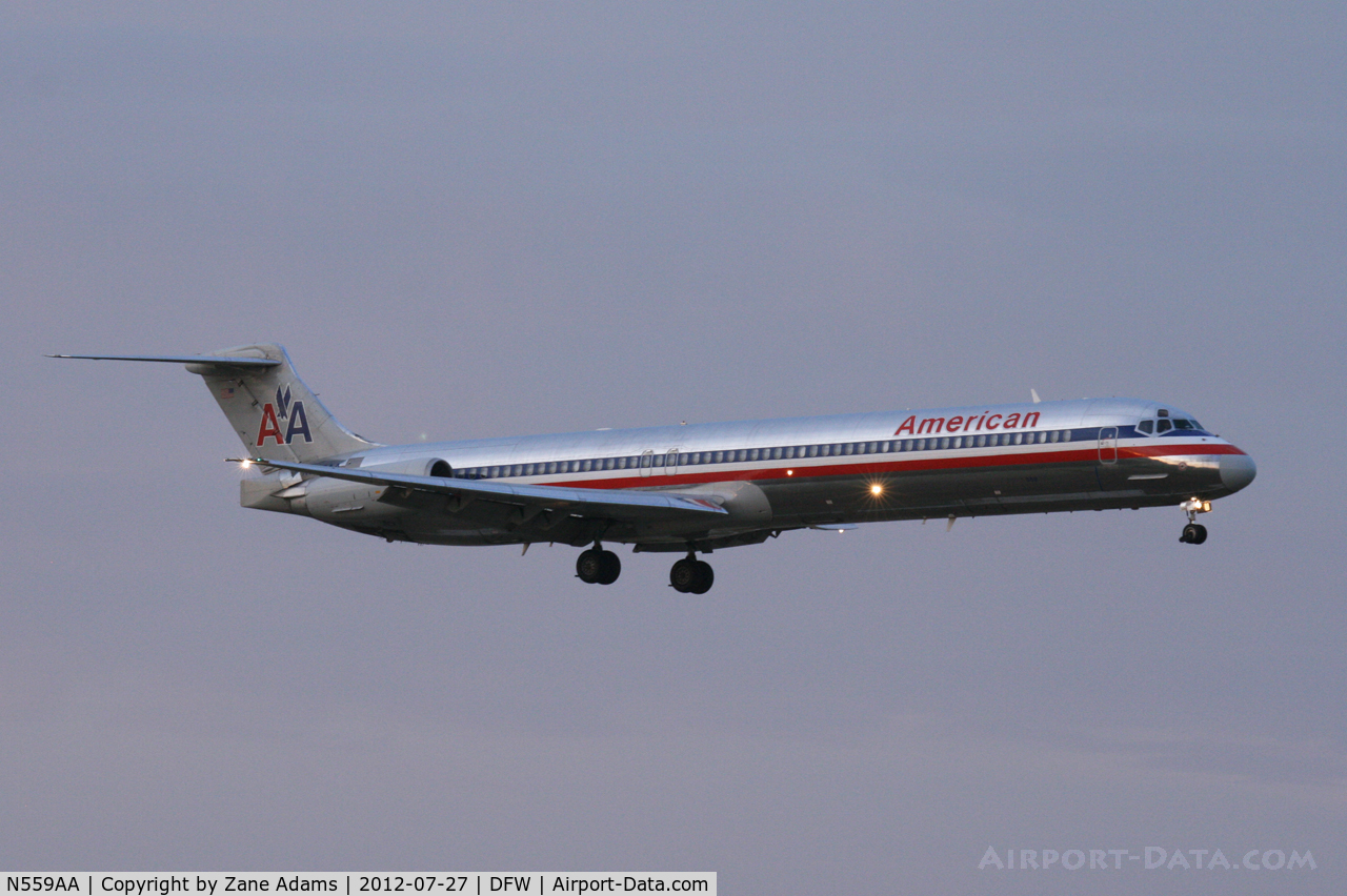 N559AA, 1991 McDonnell Douglas MD-82 (DC-9-82) C/N 53089, American Airlines landing at DFW Airport