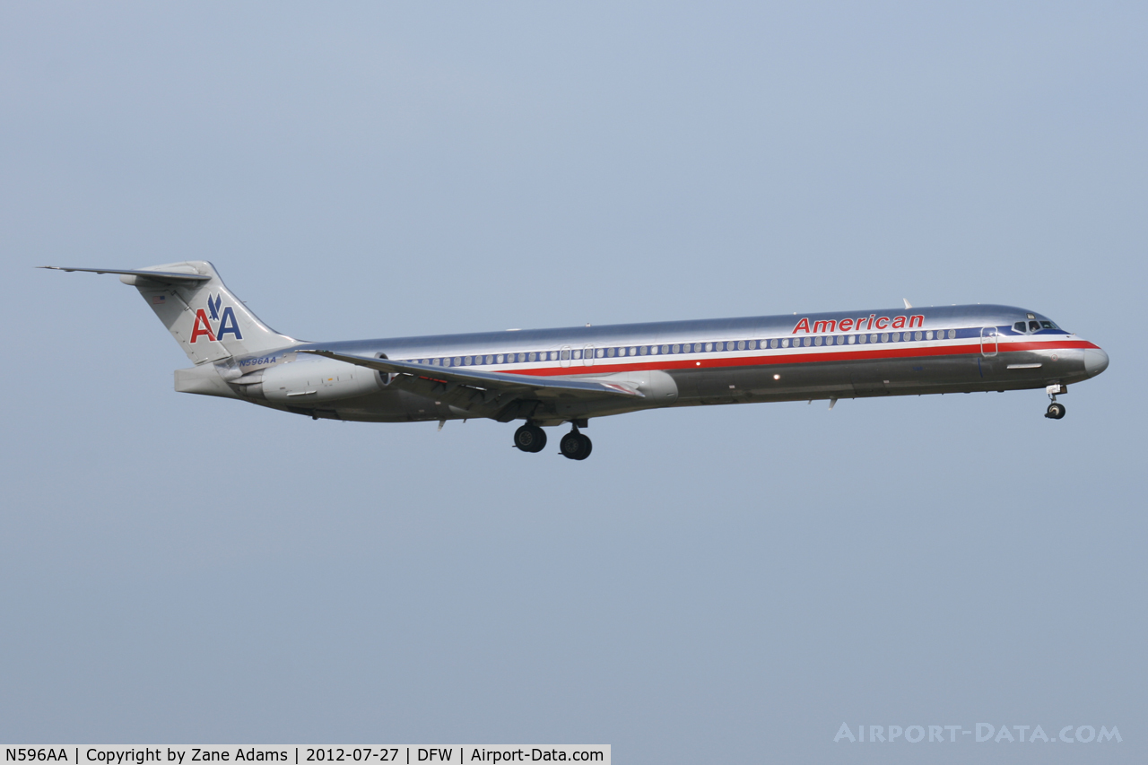N596AA, 1992 McDonnell Douglas MD-83 (DC-9-83) C/N 53286, American Airlines landing at DFW Airport