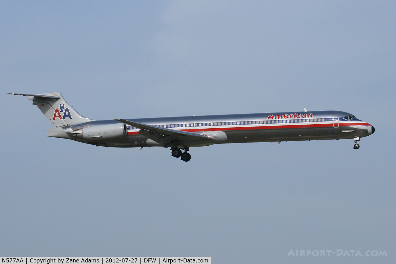 N577AA, 1991 McDonnell Douglas MD-82 (DC-9-82) C/N 53154, American Airlines landing at DFW Airport