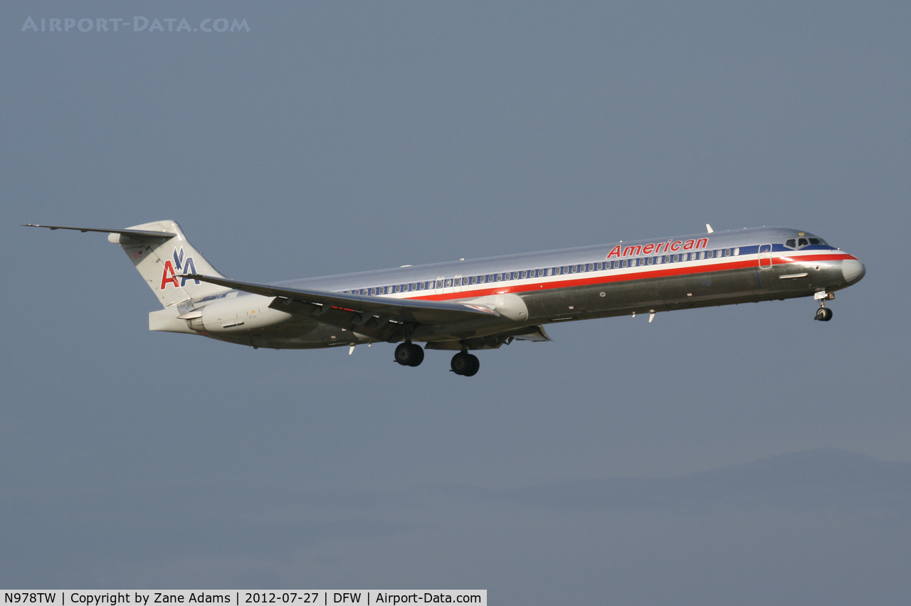 N978TW, 1999 McDonnell Douglas MD-83 (DC-9-83) C/N 53628, American Airlines Landing at DFW Airport