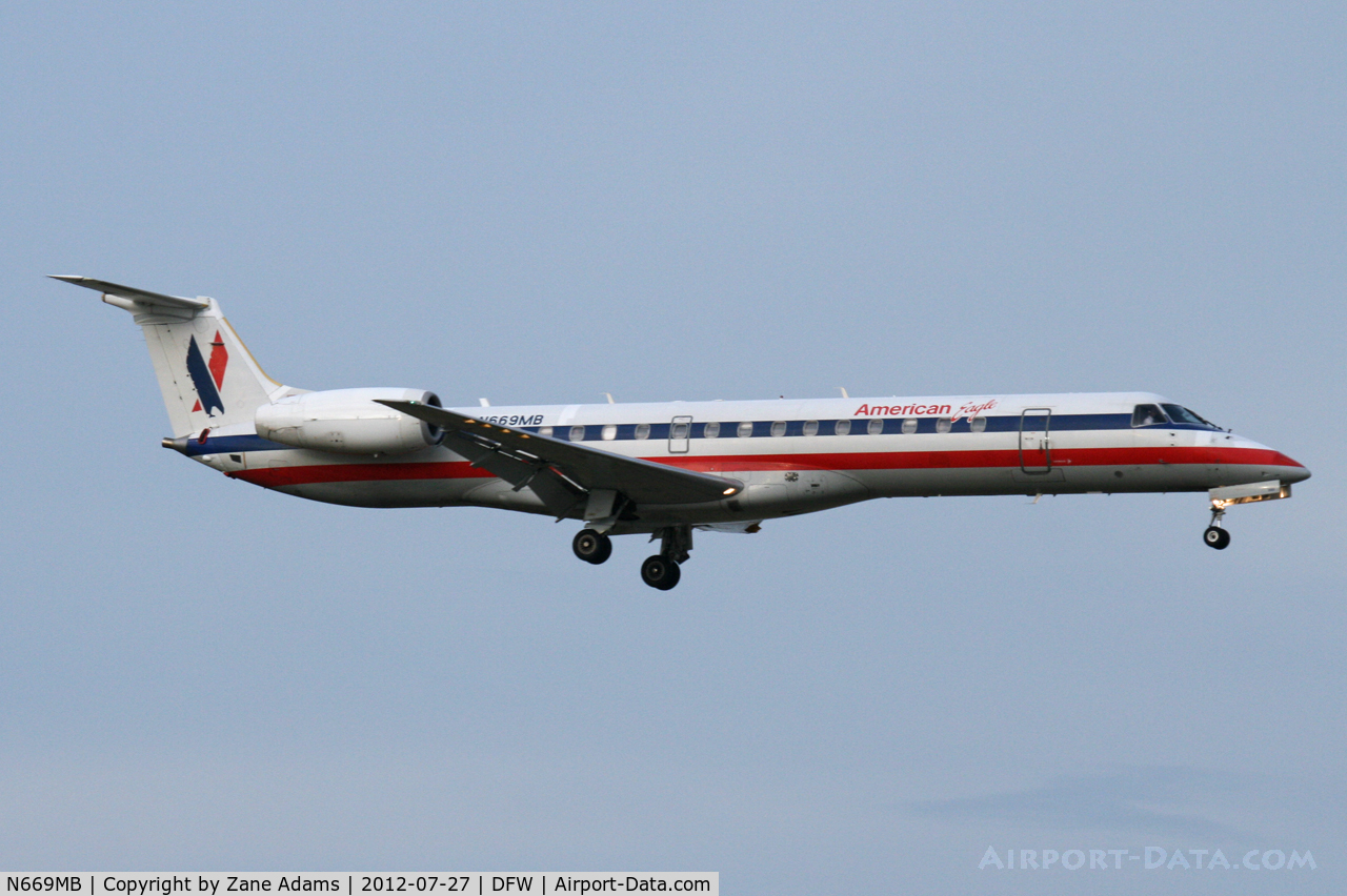 N669MB, 2004 Embraer ERJ-145LR (EMB-145LR) C/N 145788, American Eagle landing at DFW Airport