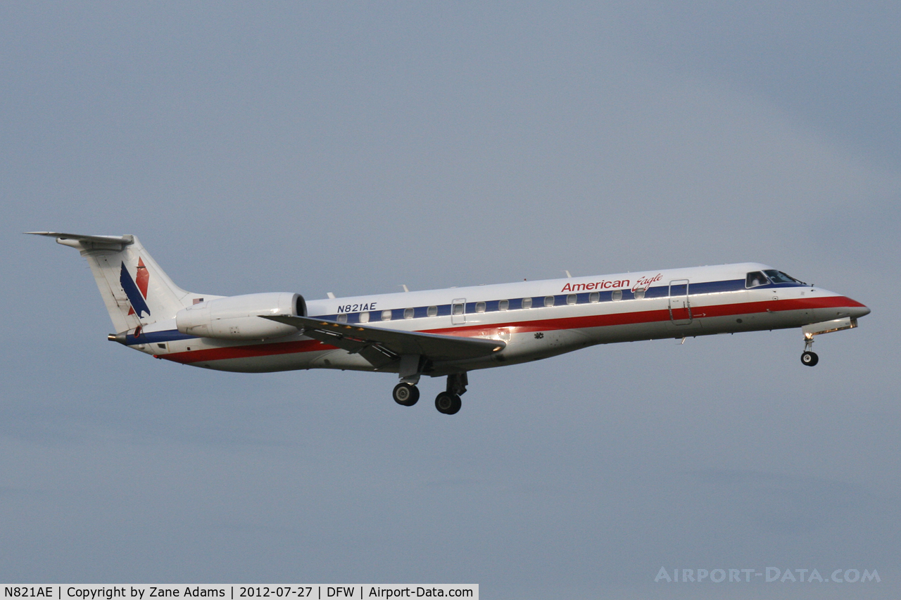 N821AE, 2002 Embraer ERJ-140LR (EMB-135KL) C/N 145577, American Eagle landing at DFW Airport