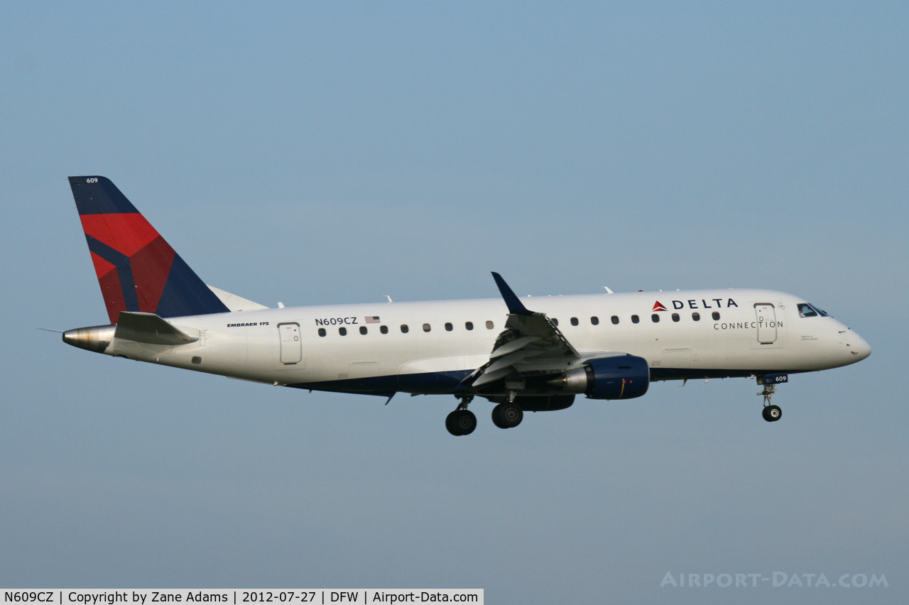N609CZ, 2007 Embraer 175LR (ERJ-170-200LR) C/N 17000197, Landing at DFW Airport