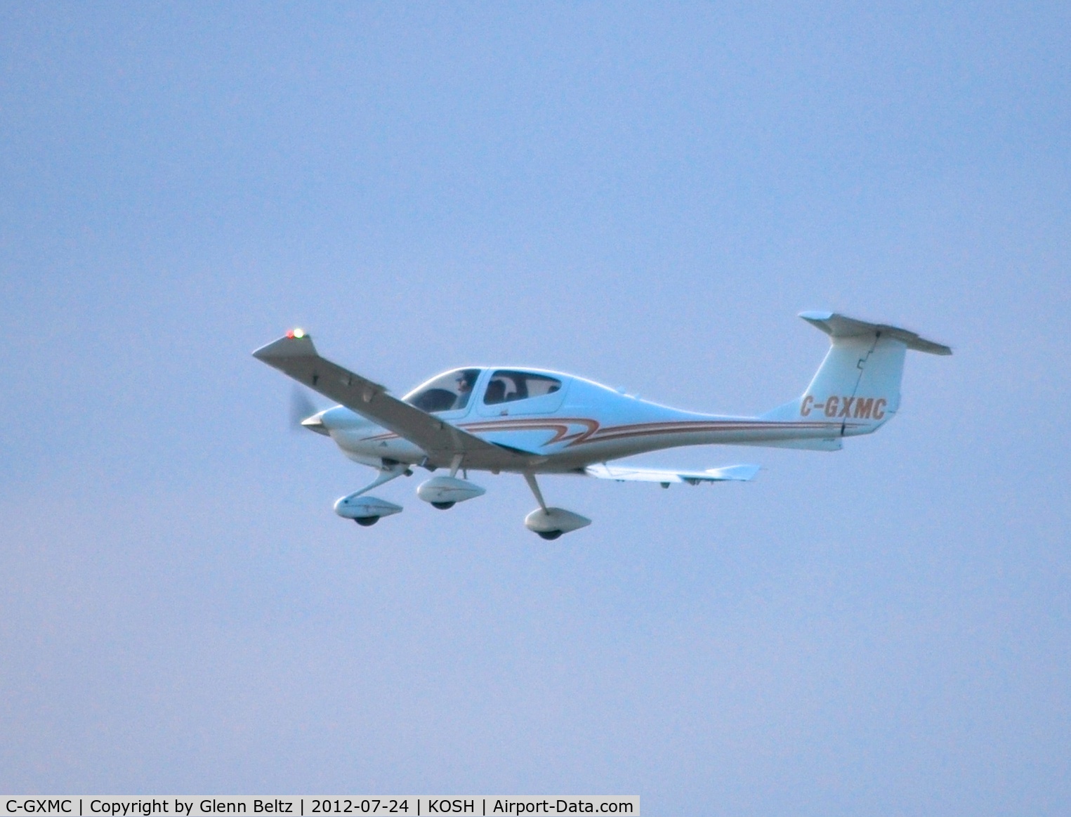 C-GXMC, 2010 Diamond DA-40 Diamond Star C/N 40.1079, Departing EAA Airventure/Oshkosh on 24 July 2012
