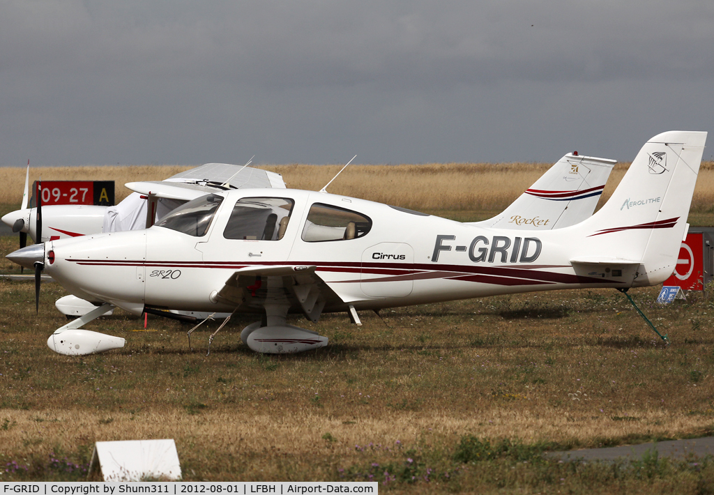 F-GRID, 2005 Cirrus SR20 C/N 1347, Parked in the grass