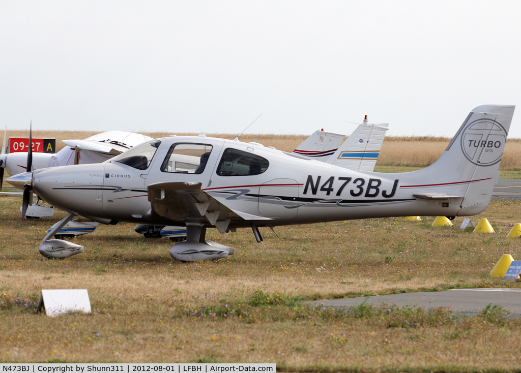 N473BJ, Cirrus SR22T Turbo C/N 3700, Parked in the grass