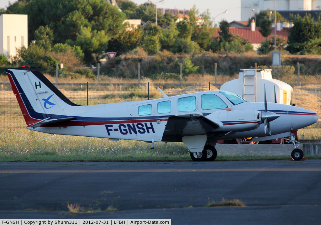 F-GNSH, Beech 58 Baron C/N TH-1736, Parked at the south...