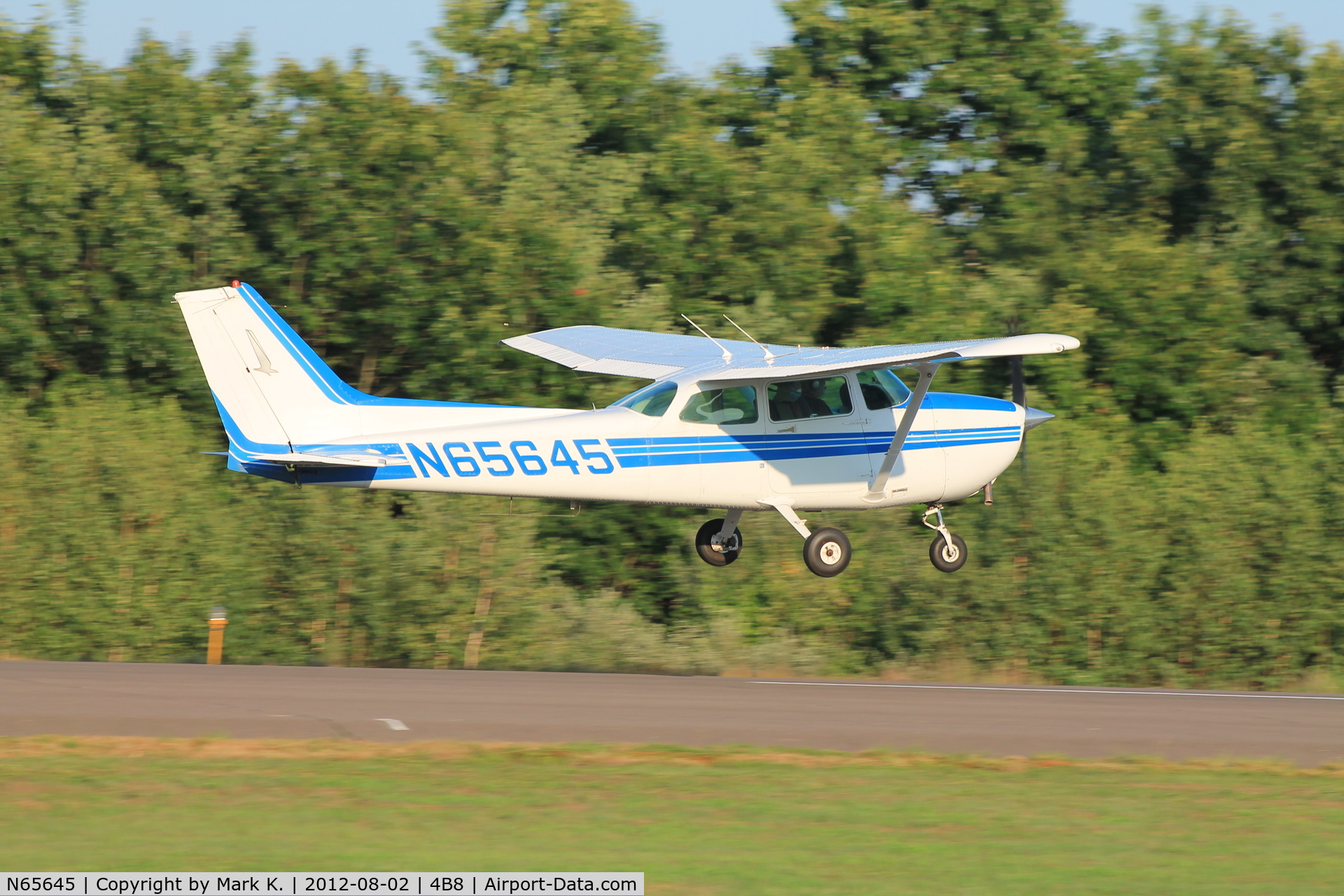 N65645, 1982 Cessna 172P C/N 17275797, N65645 about to touchdown.
