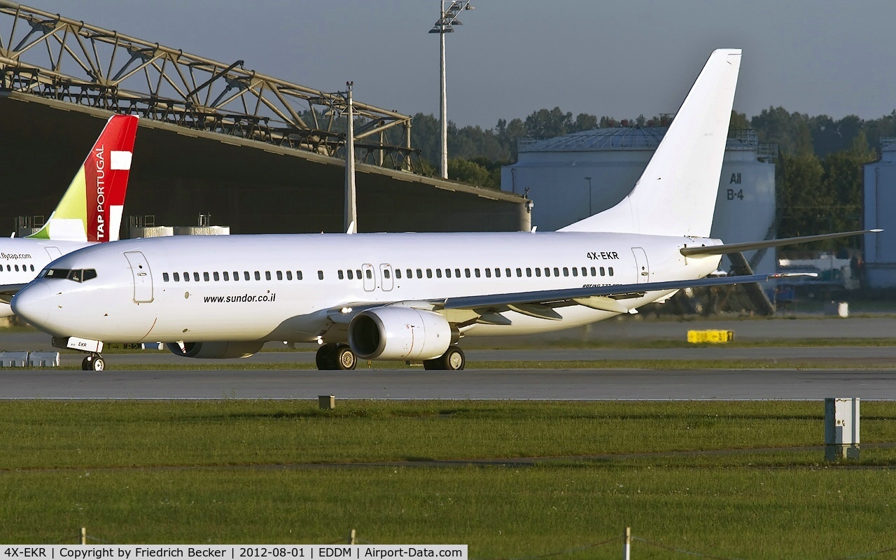4X-EKR, 2000 Boeing 737-804 C/N 30466, line up for departure