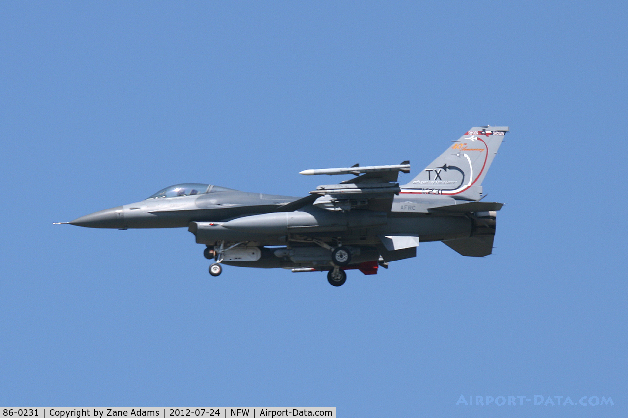 86-0231, 1986 General Dynamics F-16C Fighting Falcon C/N 5C-337, 301st Fighter Wing 40th Anniversary paint F-16 landing at NAS Fort Worth