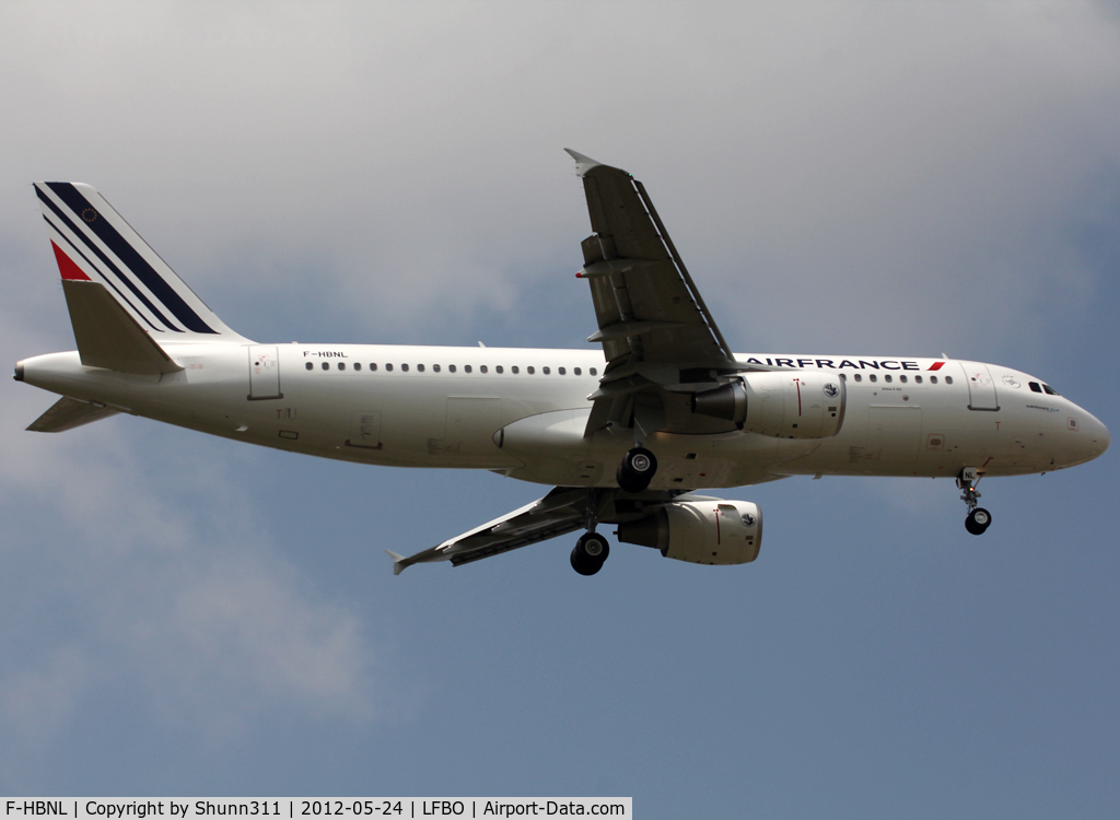 F-HBNL, 2012 Airbus A320-214 C/N 5129, Landing rwy 32L