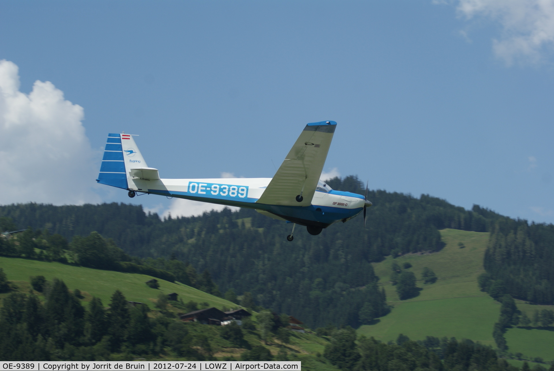 OE-9389, Scheibe SF-25C Falke C/N 44433, After a sunny gliding between the cool mountains the motorglider Scheibe thinks it enough. He just turns into the approach and simply exerts the landing of runway 08 at Zell am See.