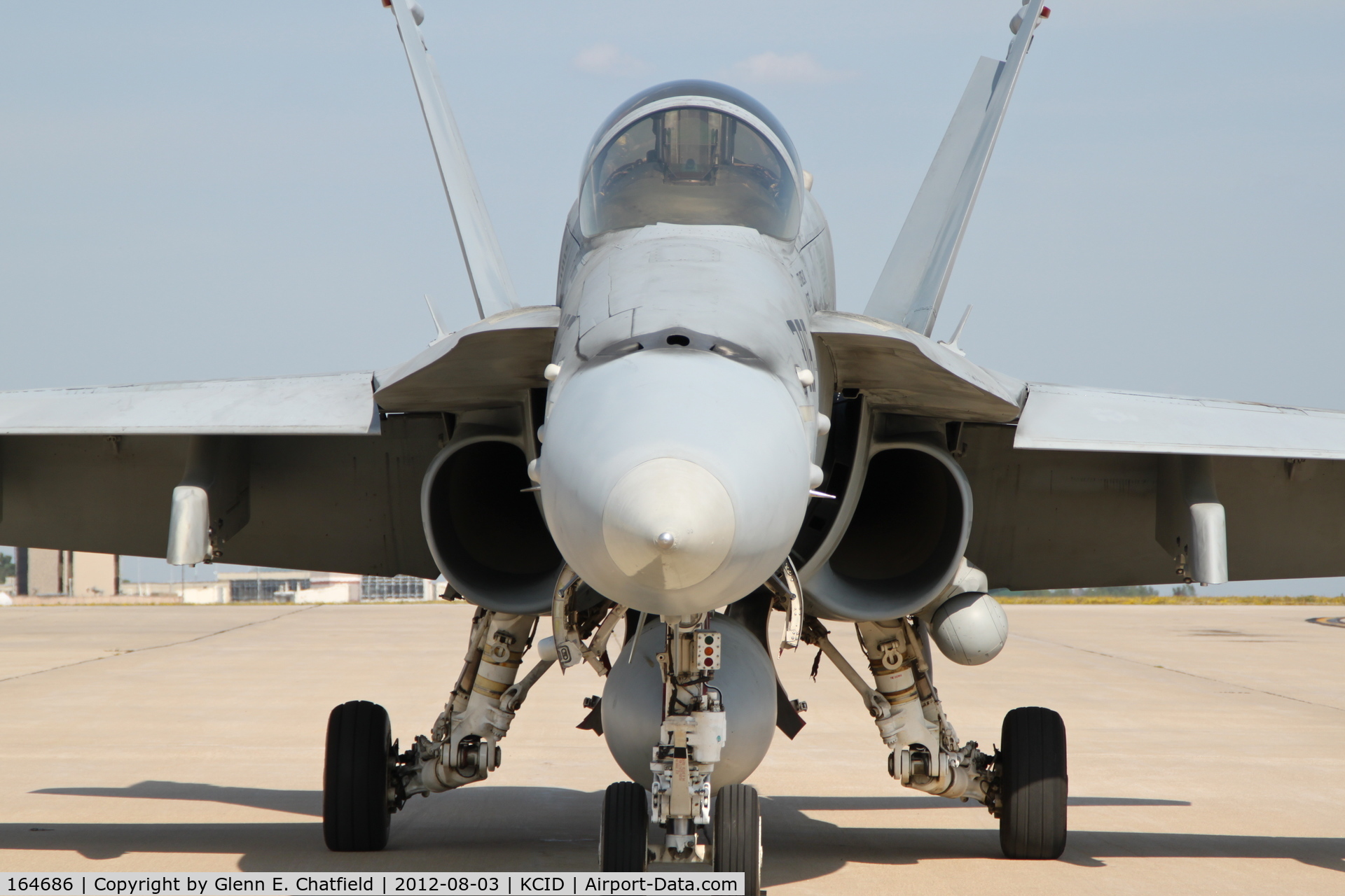 164686, McDonnell Douglas F/A-18C Hornet C/N 1119/C298, Stopping for fuel