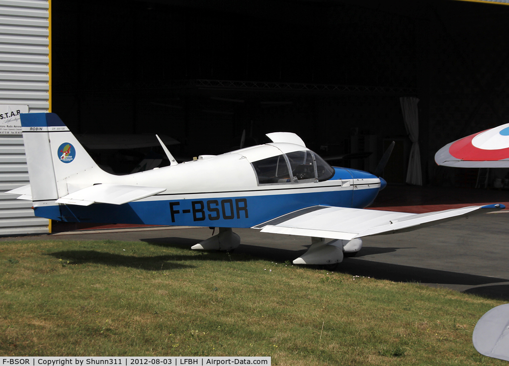 F-BSOR, Robin DR-300-108 2+2 C/N 582, Parked at the Airclub...