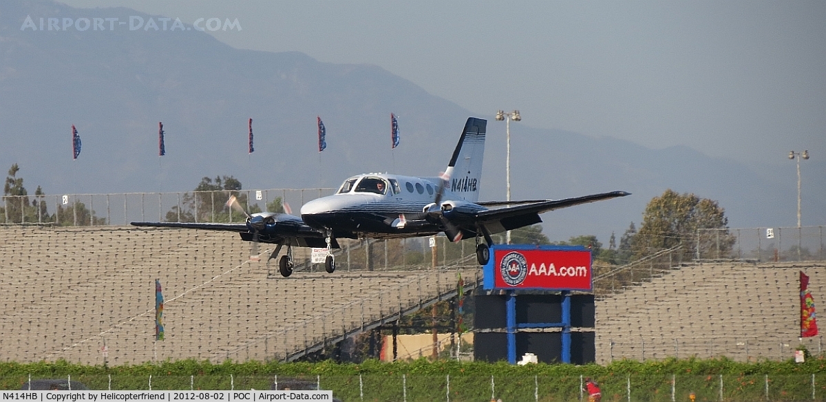 N414HB, 1978 Cessna 414A Chancellor C/N 414A0210, On final for 26L
