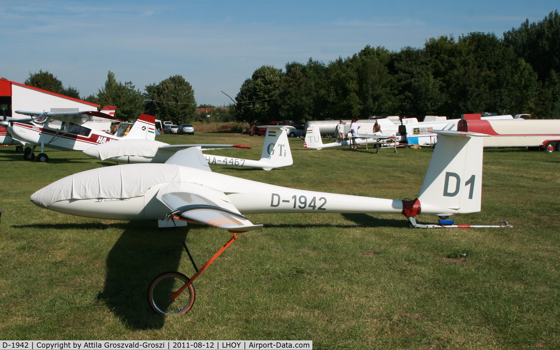 D-1942, 1987 Schempp-Hirth Discus b C/N 222, Ocseny Airport, Hungary LHOY - 21st Gemenc Cup and 56 Hungarian National Gliding Championships