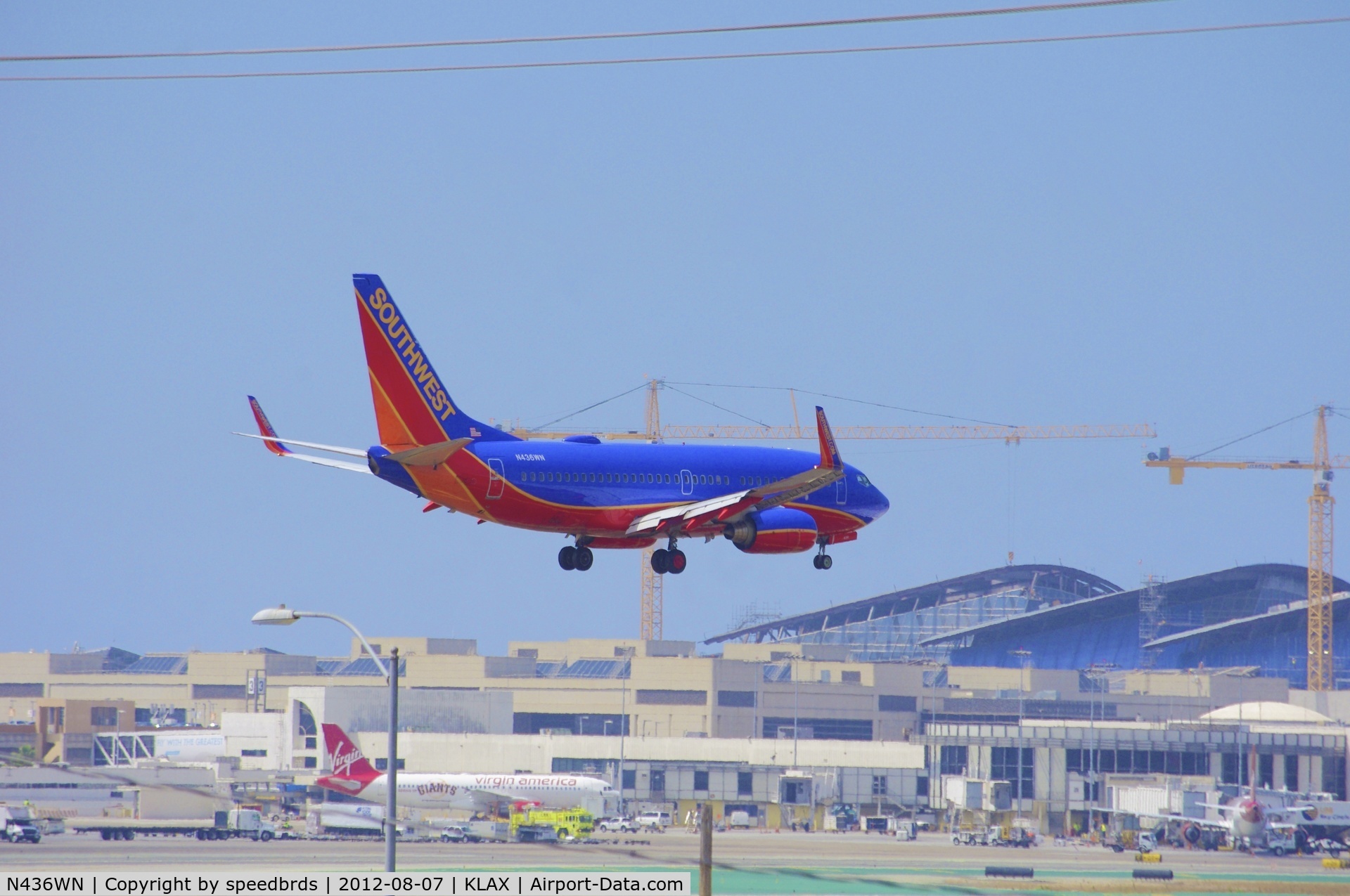 N436WN, 2003 Boeing 737-7H4 C/N 32456, Southwest 737 on on approach with Tom Bradley construction in background.