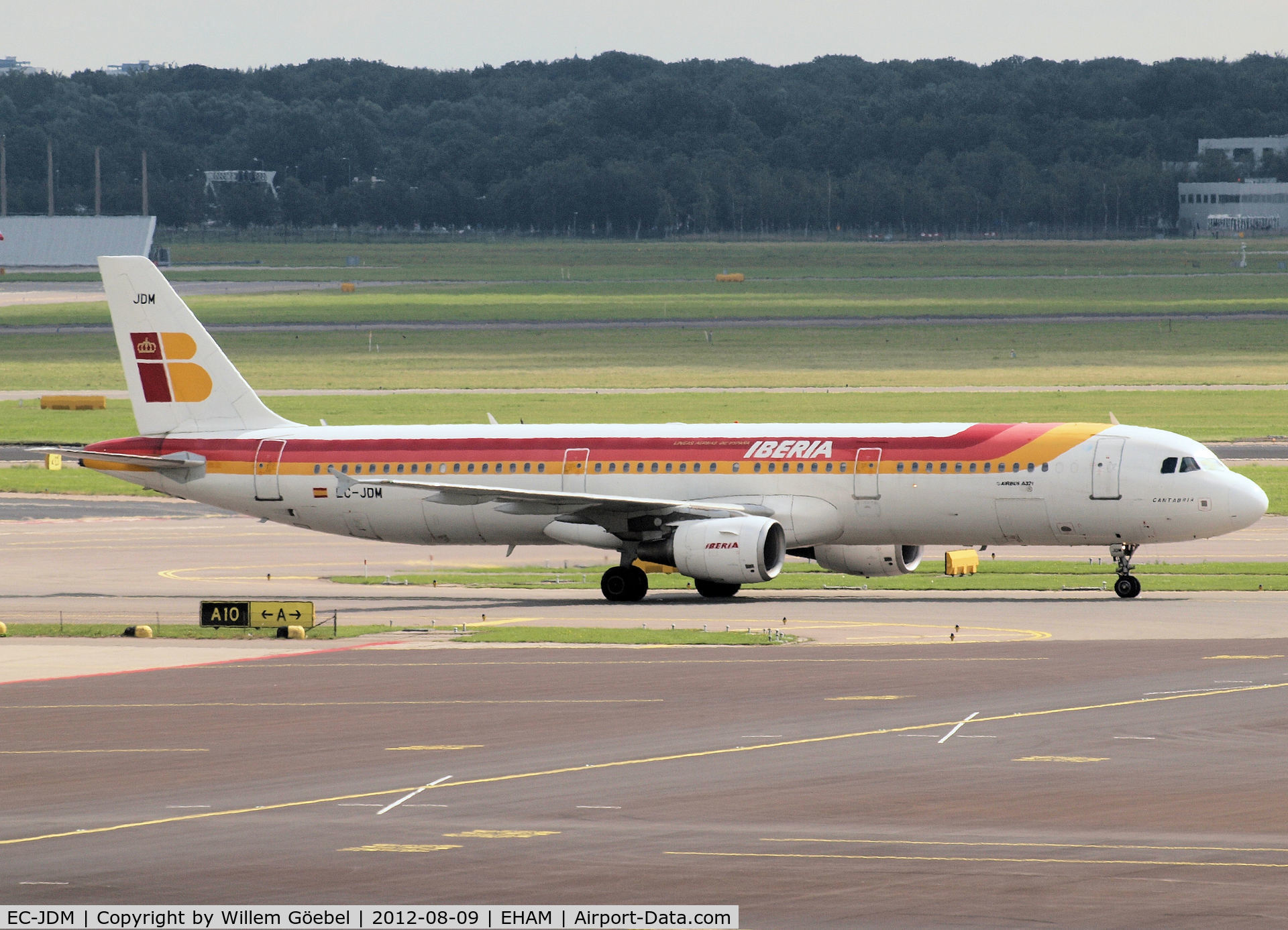 EC-JDM, 2004 Airbus A321-211 C/N 2357, Taxi to the gate of Schiphol Airport