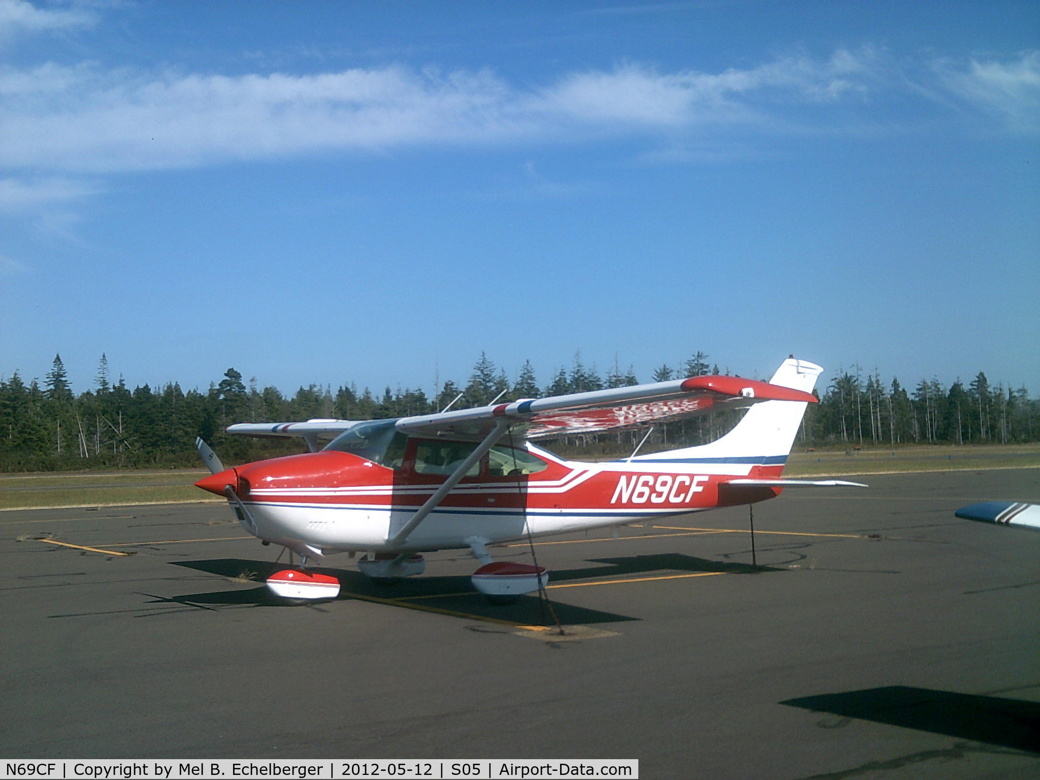 N69CF, 1975 Cessna 182P Skylane C/N 18264229, On the Ramp in Bandon Oregon