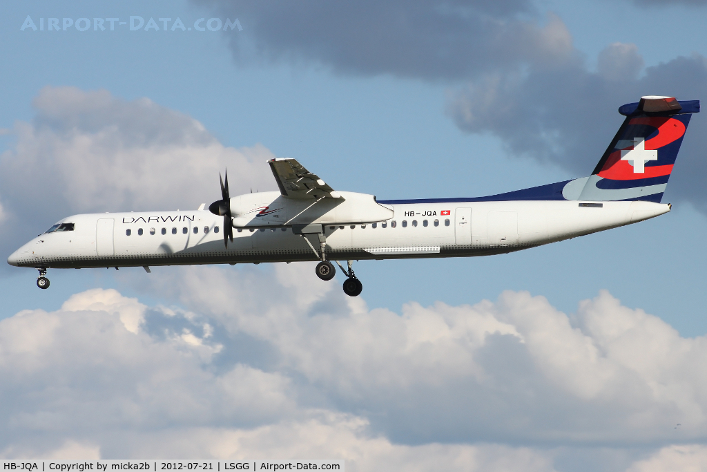 HB-JQA, 2000 De Havilland Canada DHC-8-402Q Dash 8 C/N 4017, Landing in 05